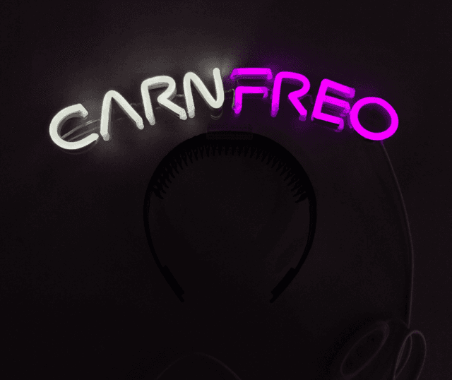 Carn Freo LED neon headband in purple and white